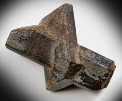 pierre-staurolite-mineral