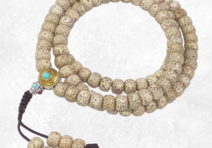 Mala en graines de lotus : origine, signification et bienfaits