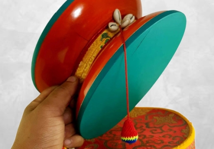 Le damaru, ce petit tambour qui vient d'Inde et du Tibet